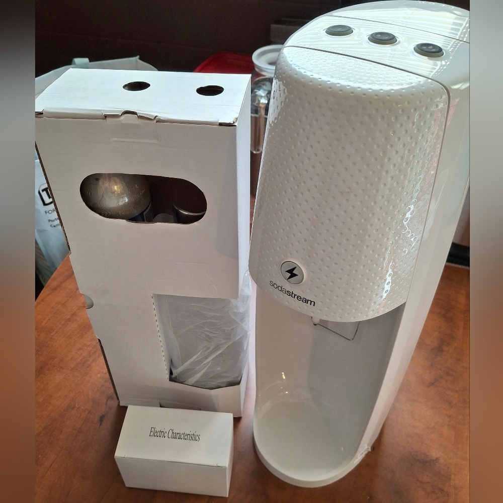 SodaStream One-Touch Comes With Power Cord, Bottle &  New CO2 Canister